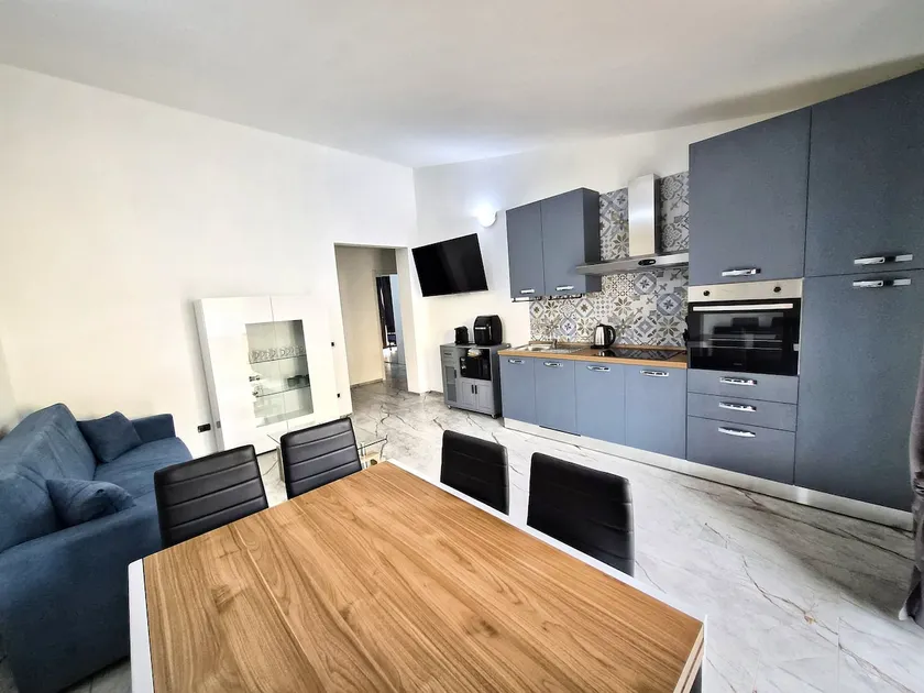 House Manu - Image 1