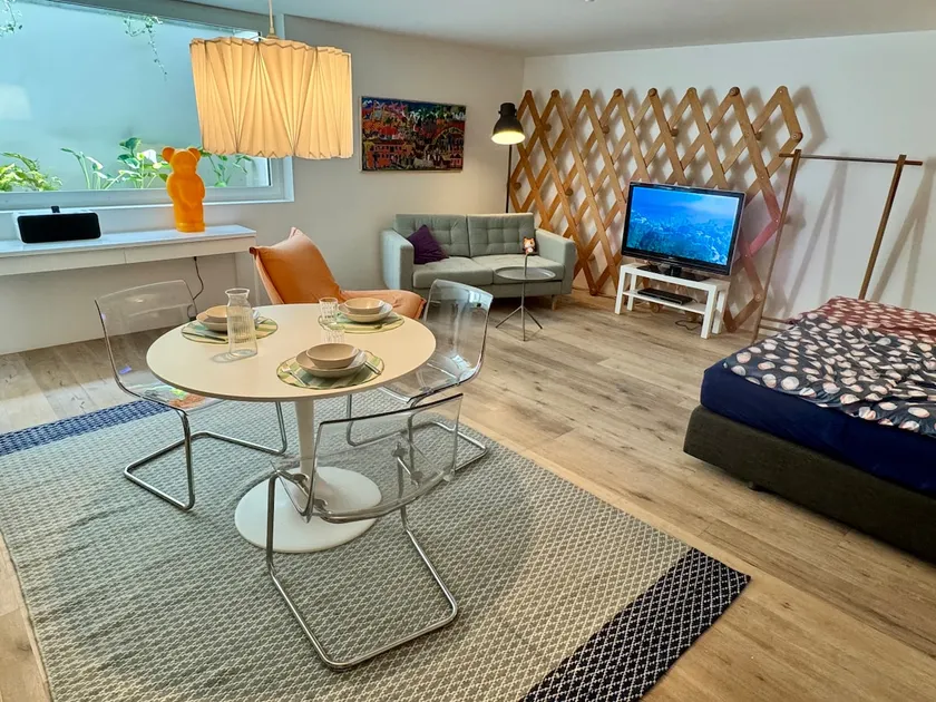 Quiet 40 m² loft near the trade fair grounds & downtown | Green - Image 1