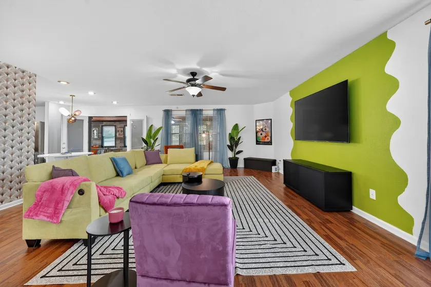Southern Comfort Escapes 5BR for 14 Near NASA home - Image 1