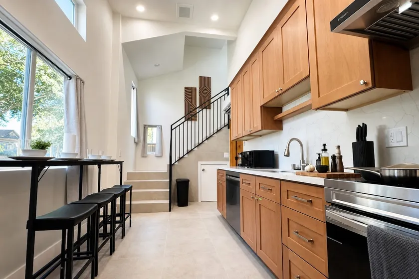Bright & Airy, Remote-Ready Near SJSU | King+W/D - Image 1