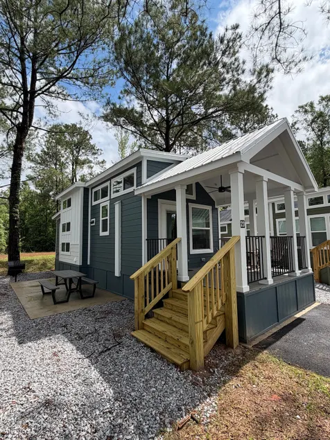 Chumuckla Springs Tiny Home Cabin #23 with bunks - Image 1