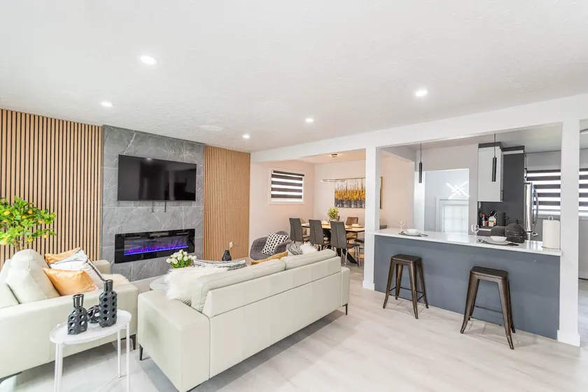 *FlagshipHouse next to WEM*AC! Slp 10/Pet Friendly - Image 1