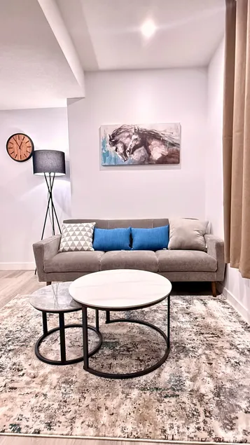 Stylish Private Suite, Free Parking and Wi-Fi - Image 1