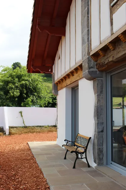 Renovated 18th-century Basque farmhouse with views of the hills - Image 1