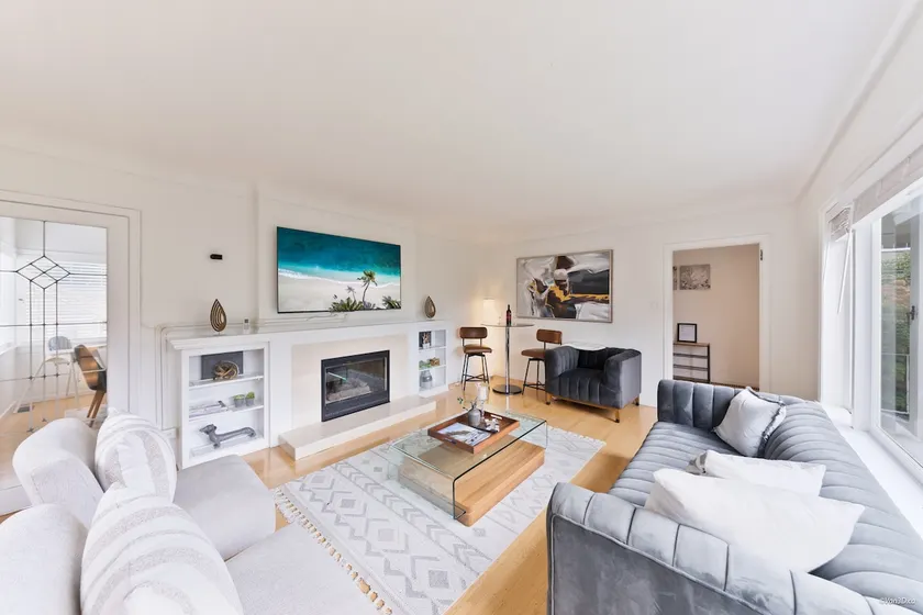 Spacious Dundarave Home near village and beach - Image 1