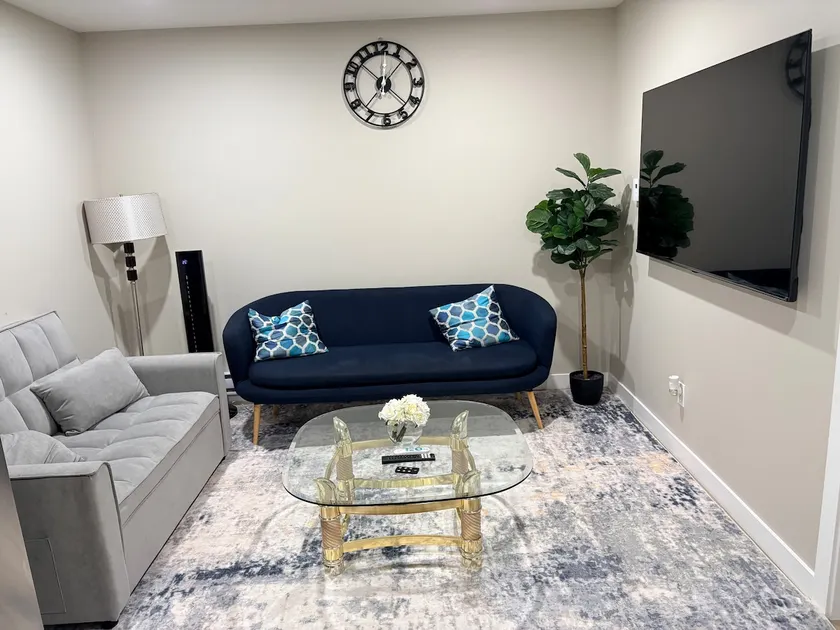 Private 1BR Suite | Parking, Wi-Fi + Self Check-in - Image 1