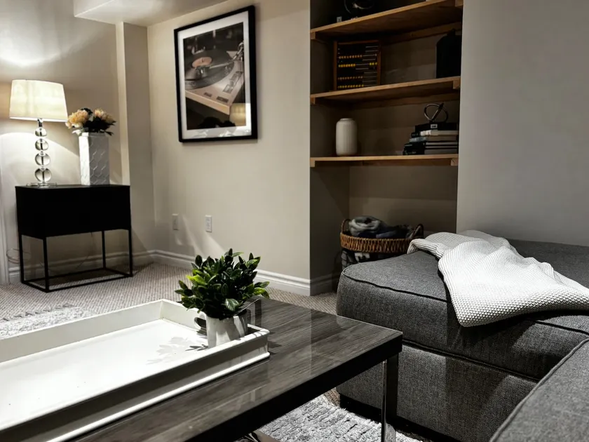 Private apartment parking, wifi, self check in. - Image 1