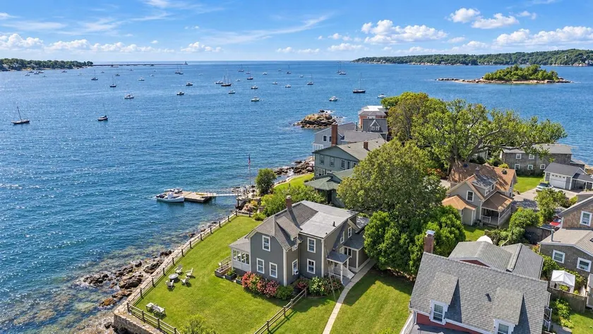 Stay at Gloucester Harbor - Image 1