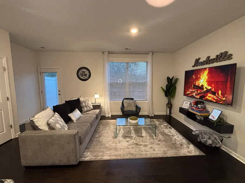 Modern 3BR Retreat |Garage | Wi-Fi |Near Nashville - Image 1