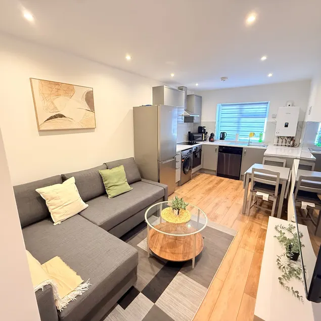 Luxury London Retreat, Sleeps 3, Free Parking - Image 1