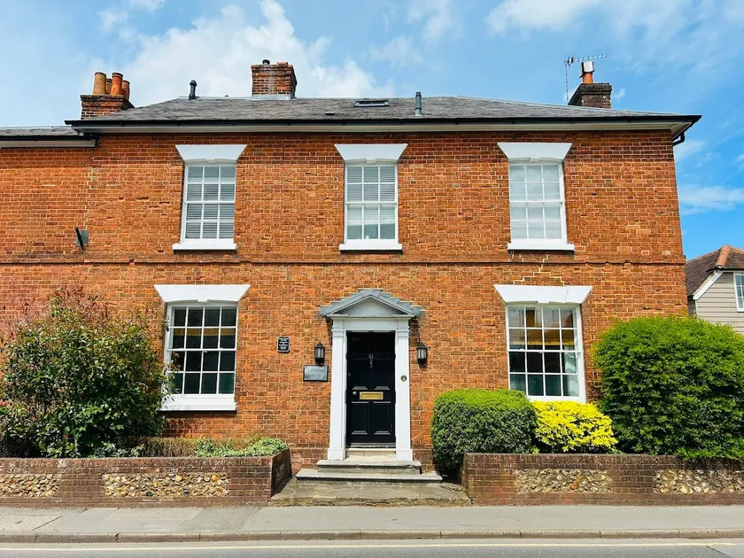 Alresford House - 3 Bedroom Apartment - Image 1