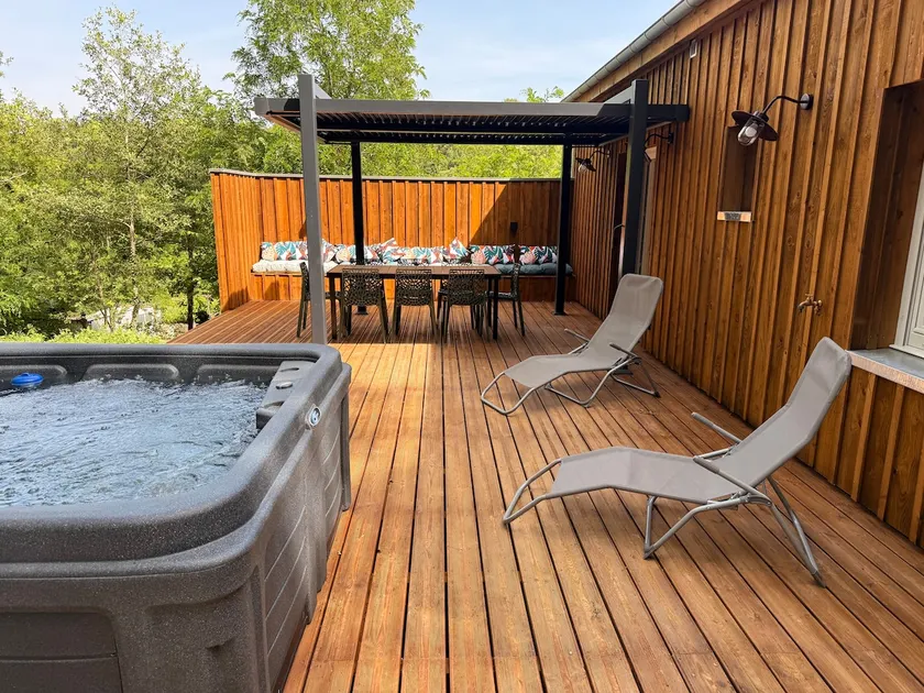 Chalet and cabin, immersion in nature - Image 1
