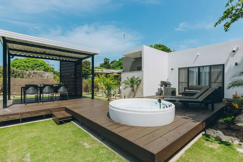 RERE WAYS 瀬底島｜High-end one-family rental 3LDK｜Jacuzzi & BBQ｜Near Jungria and Churaumi Aquarium - Image 1