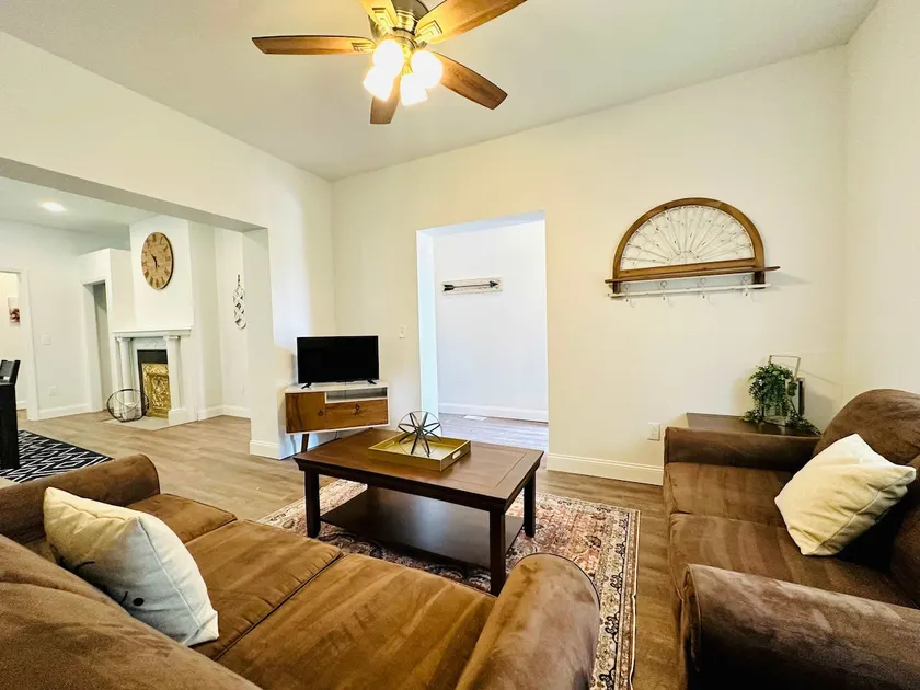 Beautiful 2 Bedroom Apartment - Easy City Access - Image 1