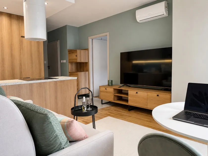 AC • Parking • Work or Relax • FV23% - Image 1