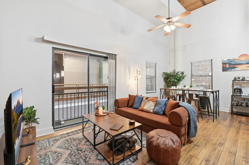 1BR Loft Retreat|Rooftop, Spa+Downtown STL - Image 1
