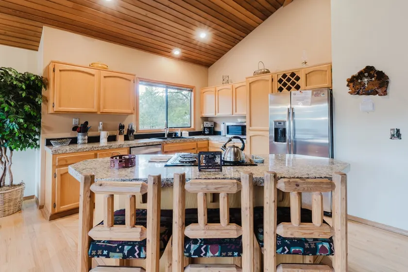 Perfectly Located Home - Enjoy a Private Hot Tub & - Image 1
