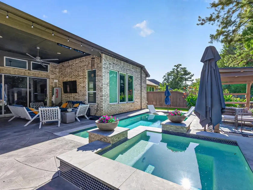 The Pineapple Oasis Pool And Spa Retreat - Image 1