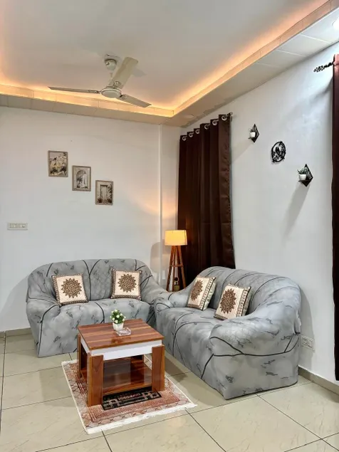 Casa Brown|Self check in|Cozy stay|Couple Friendly - Image 1