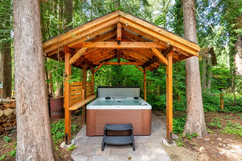 Handcrafted Timber Cabin • Hot Tub • Fire Pit - Image 1