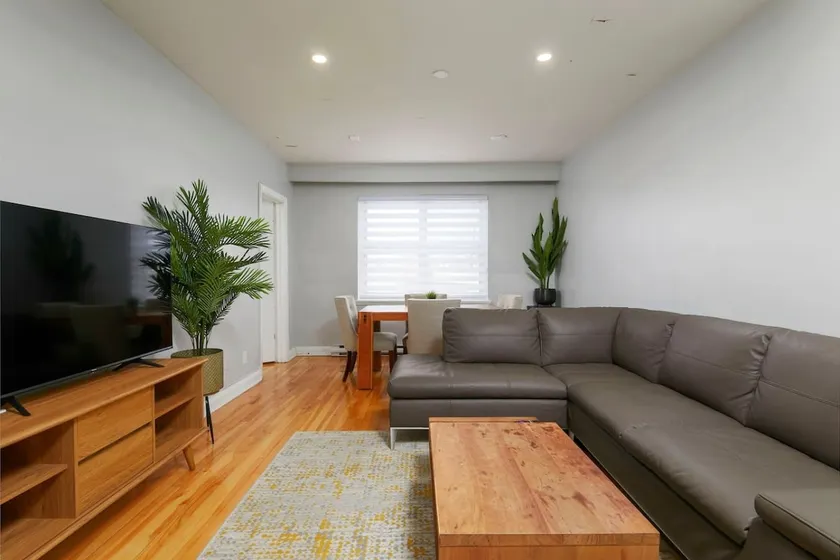 Compact & Stylish Stay - Image 1