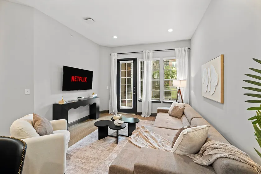 Luxury 1 BR King bed | Pool+Gym+Parking+Game Room - Image 1