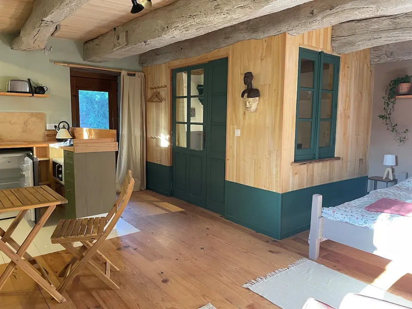 Independent 30 m2 studio on the ground floor - Image 1