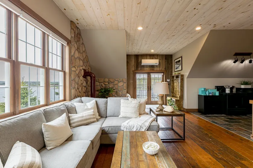 Atlantis Cottage - Luxury Loft w/ Pool Table - Image 1
