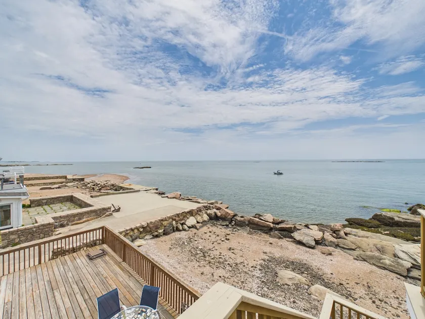 Beach Front Living in East Haven! - Image 1