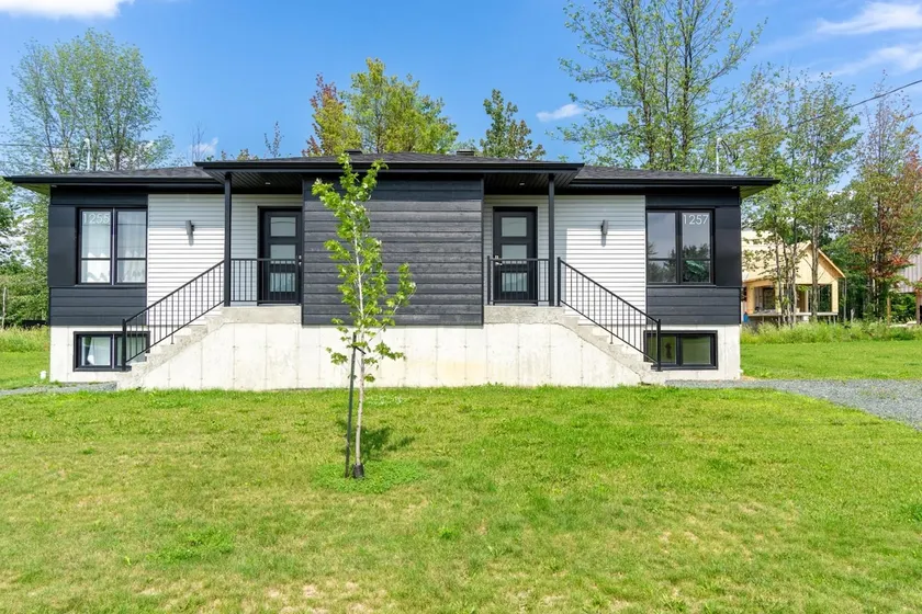 Des Narcisses Semi-Detached House - Image 1