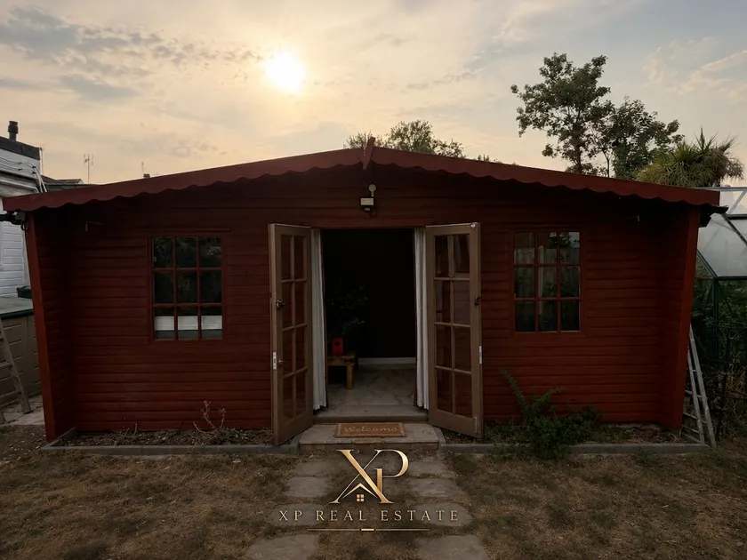 Luxury Garden Shed with Private Entrance - Image 1