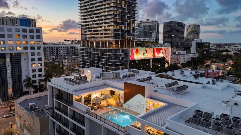 1BR Suite w/Balcony + Rooftop Pool | Luxury Hotel - Image 1