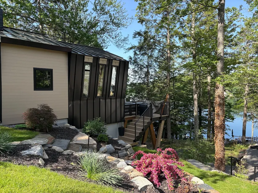 Modern Luxury on the Lake - Image 1