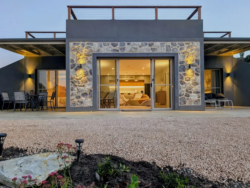 Hahndorf Creek Hills Retreat-1Br Couple's Suite - Image 1