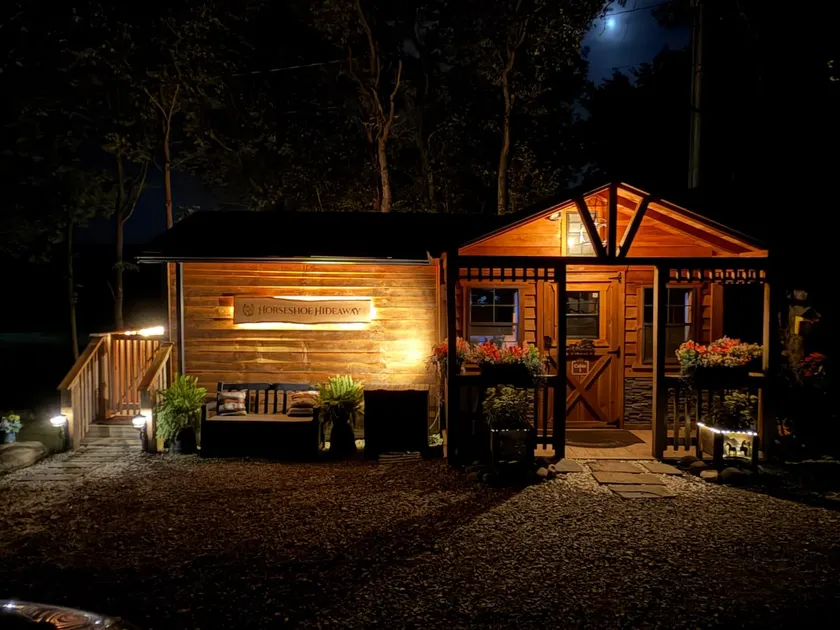 Horse Farm Stay Cabin: See the Foals, Take a Tour! - Image 1