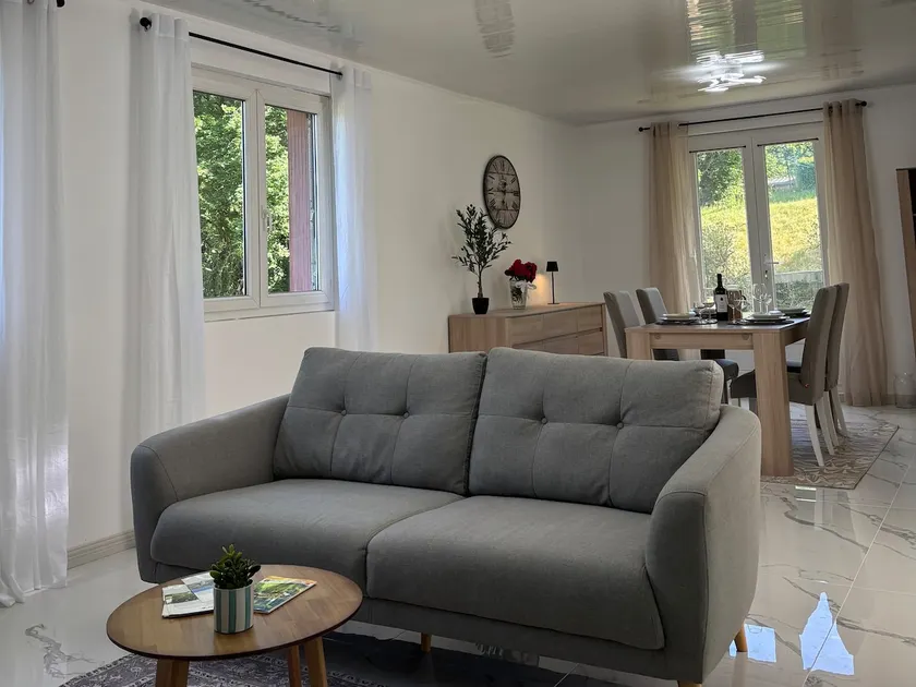 Charming renovated house with garden - Image 1