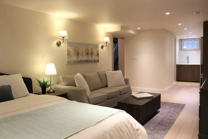 Luxurious Cozy Studio in West Peterborough - Image 1