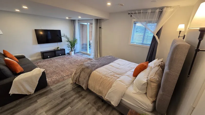 Private Walkout Suite | Pond Views | Near U of M - Image 1