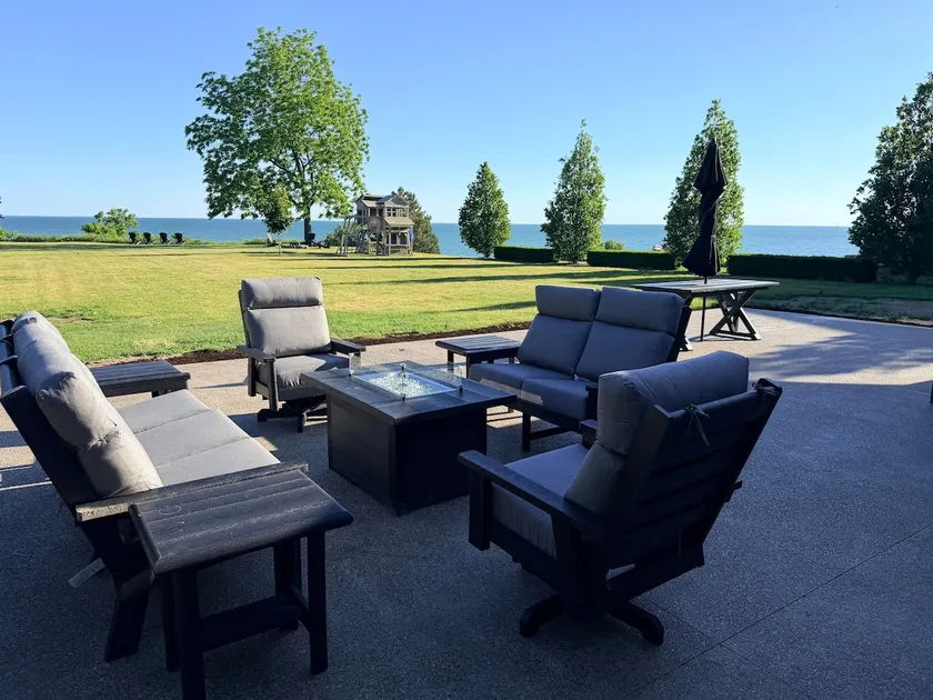 Lake Erie Clifftop Bungalow - Image 1