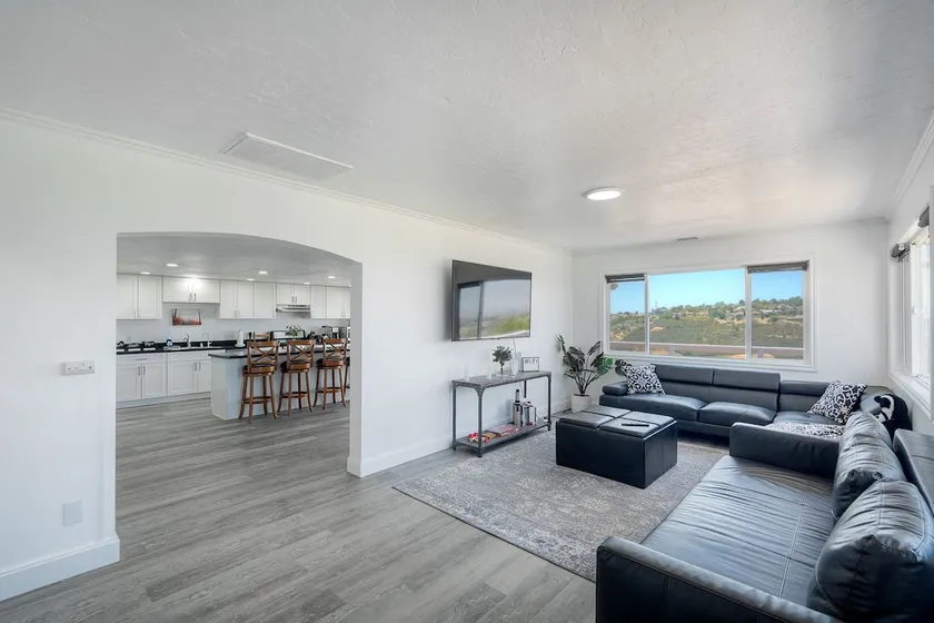 Secluded Hilltop Oasis w/ Panoramic Views - Image 1