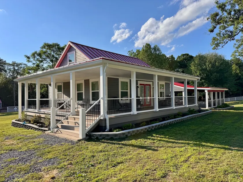 Red Roof Retreat - Image 1