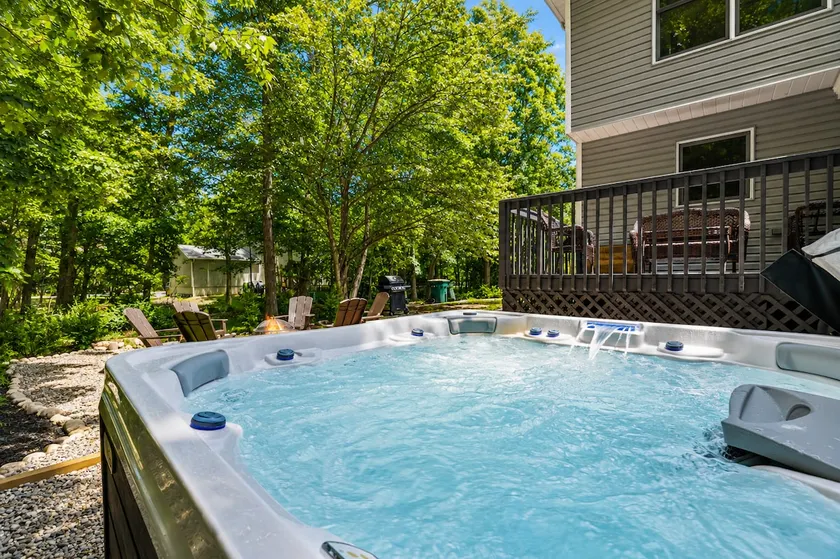 Sandlewood Getaway - Fire Pit , Pool & Hot Tub - Image 1