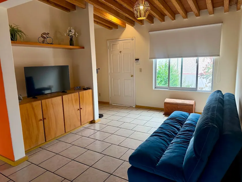 Apartment with covered garage and full kitchen. - Image 1