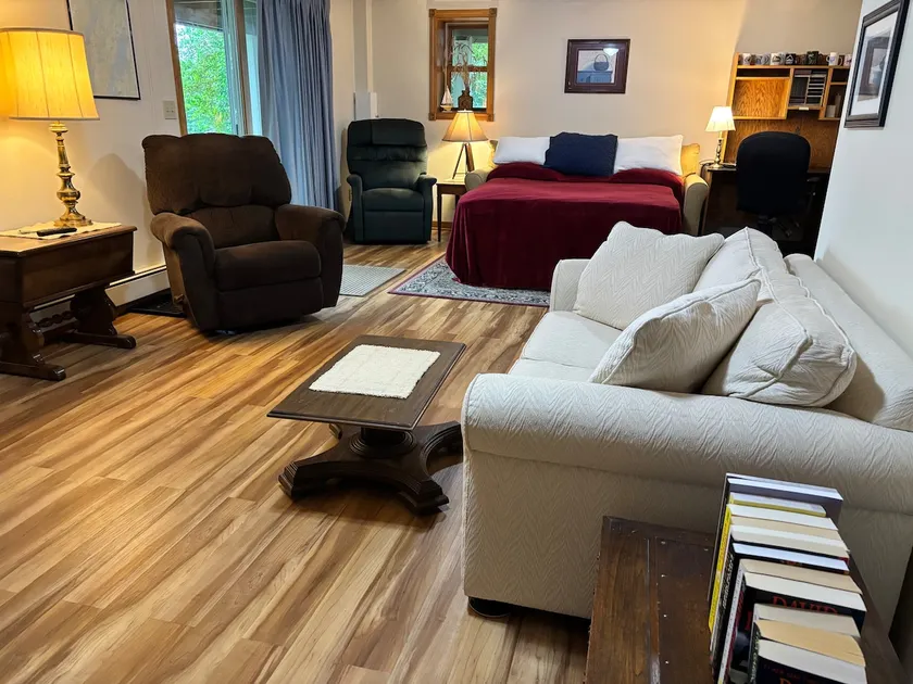 Private Suite in Central Maine - Image 1