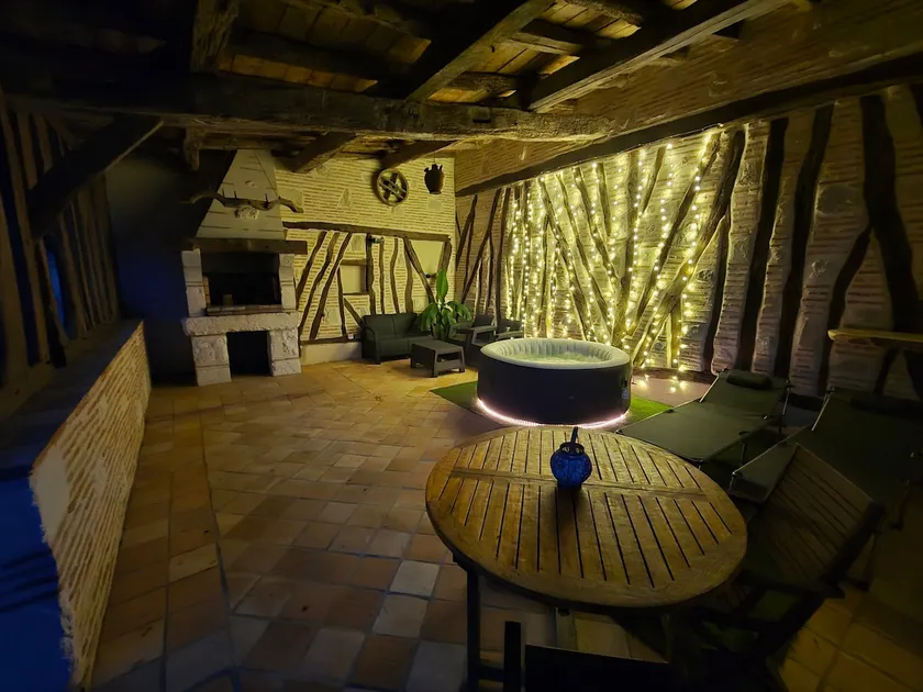 Private Heated Hot Tub • Terrace & A/C - Image 1