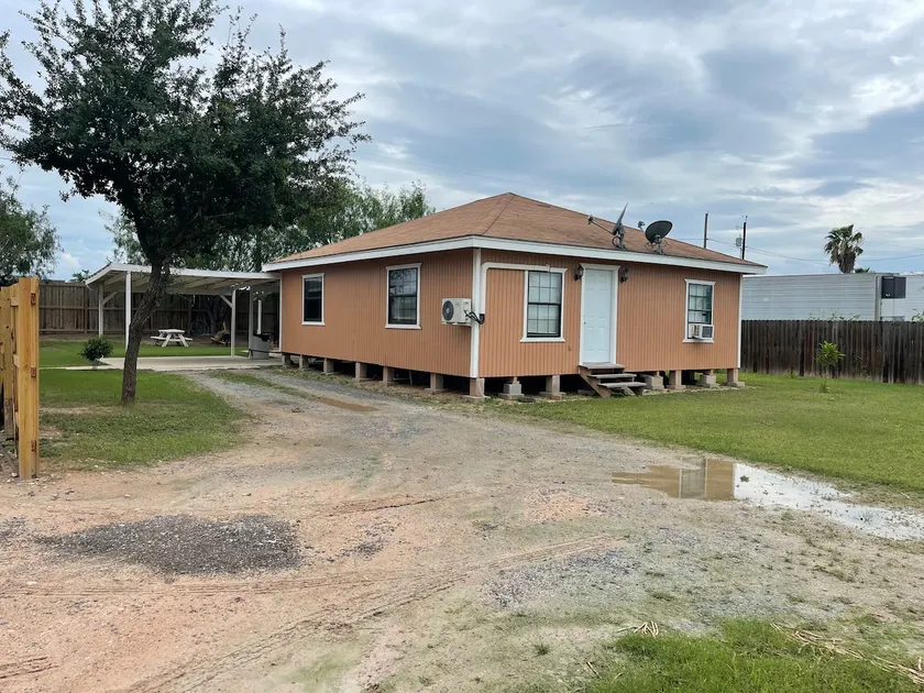 Cozy ranch house in the City of Alton Texas - Image 1