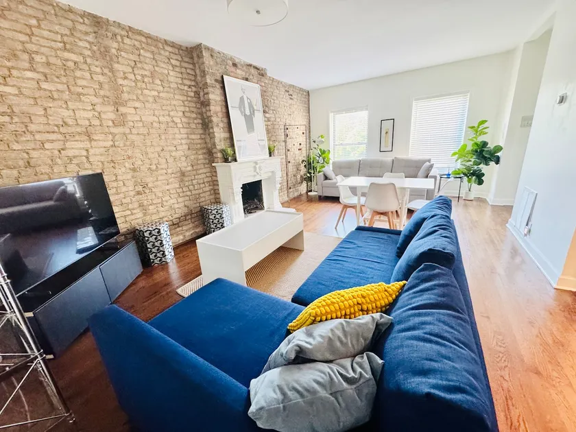 Modern 2BR in Lincoln Park| 1 Parking | Sleeps 6 - Image 1