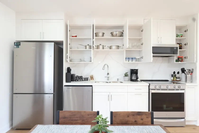 Bright & Spacious 3BR | Sleeps 6 - Image 1