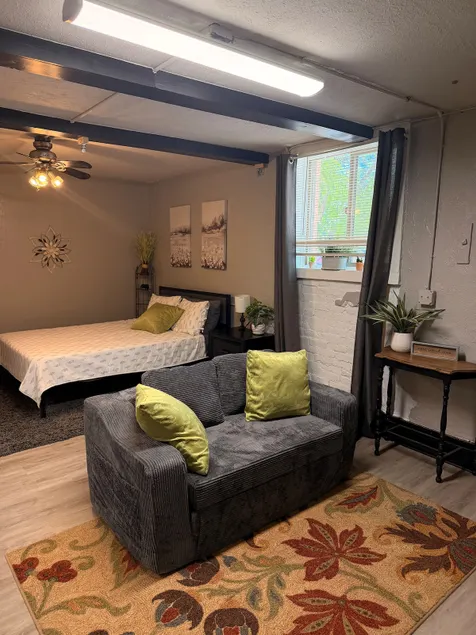 Cozy Studio Near Main Street - Image 1
