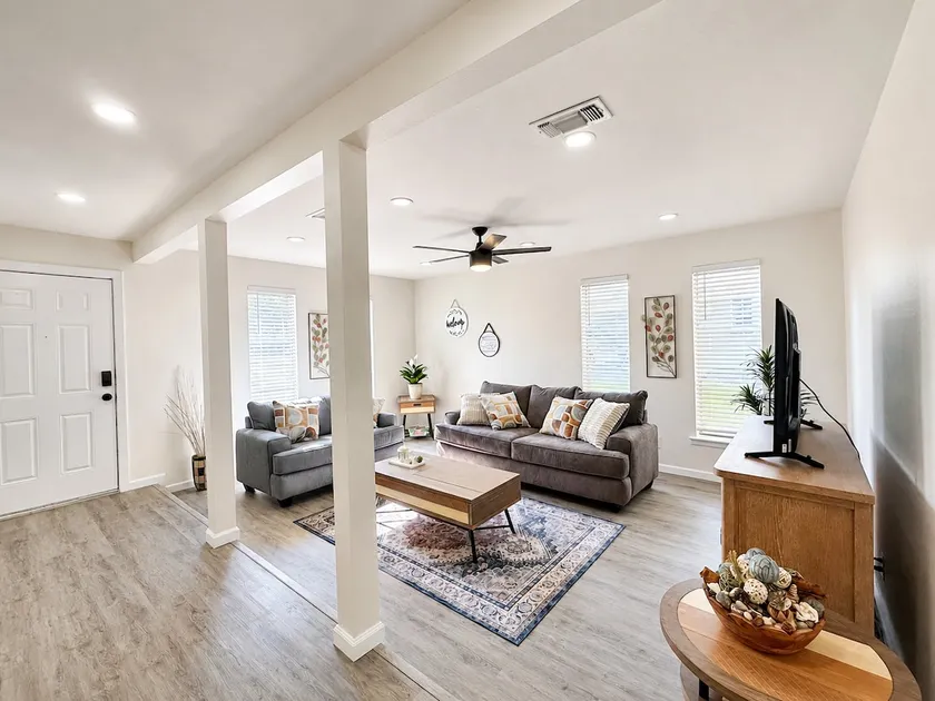 Cozy Townhome - Image 1